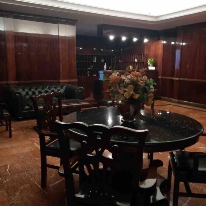 Empresarial La Carolina Zona Comercial Apartment