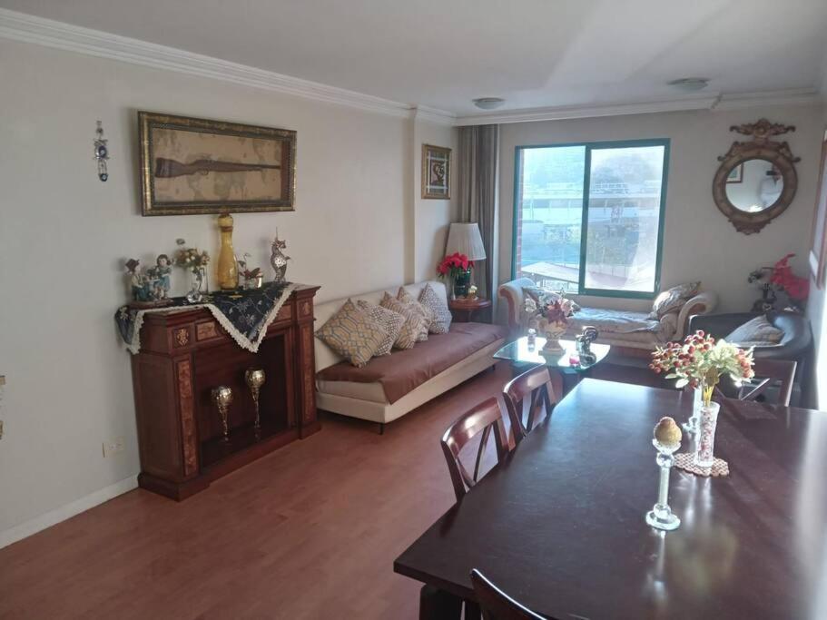 Empresarial La Carolina Zona Comercial Apartment Quito