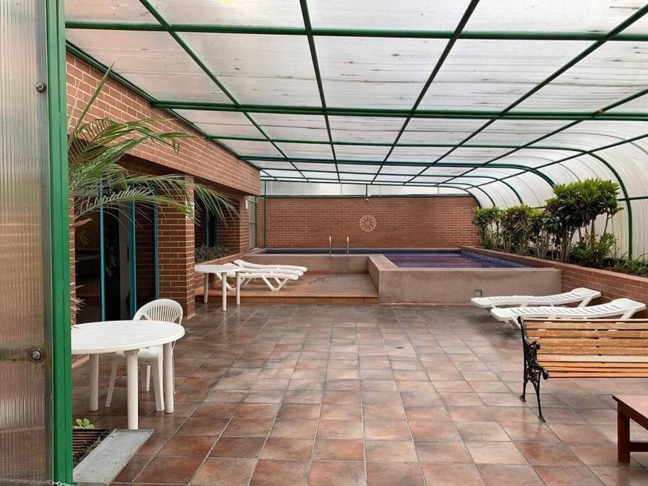 Empresarial La Carolina Zona Comercial Apartment